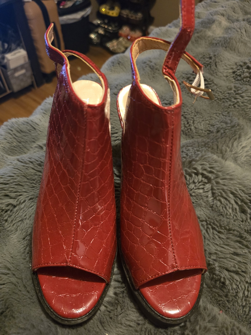 RED SLINGBACK HEELS